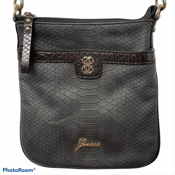 🌸Guess Cross Body! - Picture 4 of 6